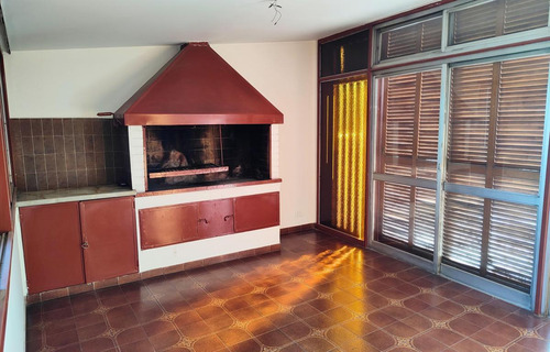 B° Bombal - Casa Multifuncional En Venta-4 Dormitorios-4 Baños - Ascensor- Piscina