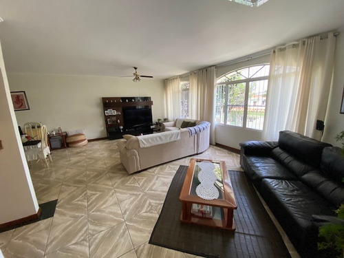 Imagem 12 de 14 de Vendo Casa Térrea 3 Dormitórios 3 Suites -vila São Francisco
