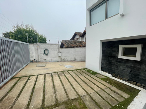 Se Vende Hermosa Casa En Exclusivo Sector De Concón