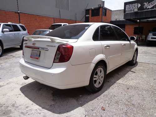 Imagen 4 de 10 de Chevrolet Optra Advance 2011 4x2 Automático
