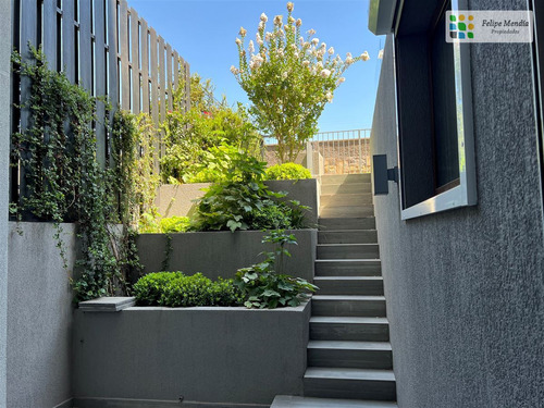 Triplex En Venta Con Jardín Y Piscina Excelente Conectividad