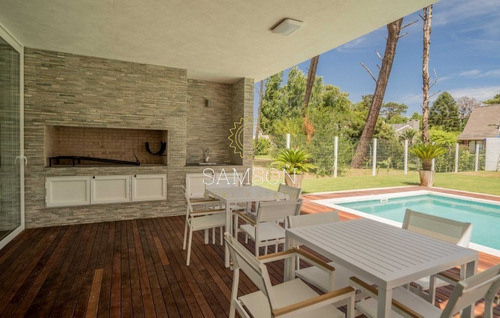 Hermosa Casa En Venta, En La Ciudad De Punta Del Este- Ref: 63759