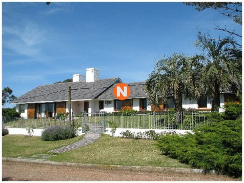 Casa En Venta Y Alquiler, Golf, Punta Del Este, 5 Dormitorios.- Ref: 209230