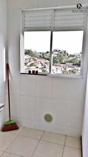Apartamento Com 2 Dormitórios No Água Verde! - 2468