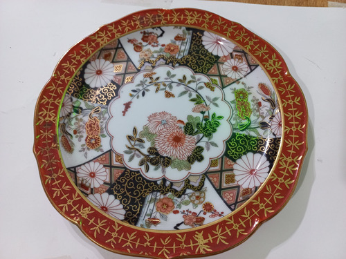 Fino Plato Antiguo Porcelana Saji.  19 Cm