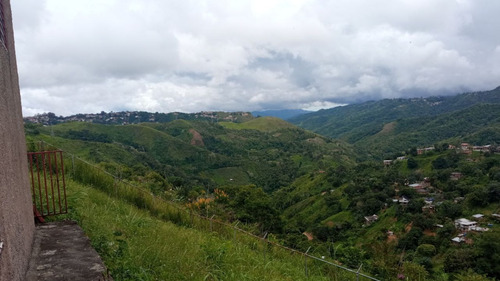 En Venta Espectacular Casa Campestre Con Clima De Montaña En Gavilanes. A 30 Min De Caracas / Aa