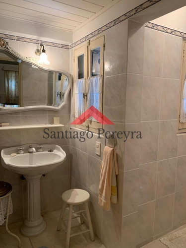 Importante Residencia Frente Al Mar En Venta.- Ref: 6476