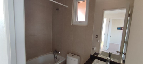 Hermosa Casa En Condominio Con Areas Verdes