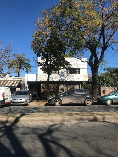 Imagen 2 de 4 de Local Sobre Eva Peron En Esquina De 400mts2 En Fisherton