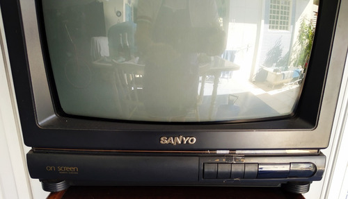 Tv 14 Polegadas Sanyo Preta Liga 110/220w Antiga Veja Fotos