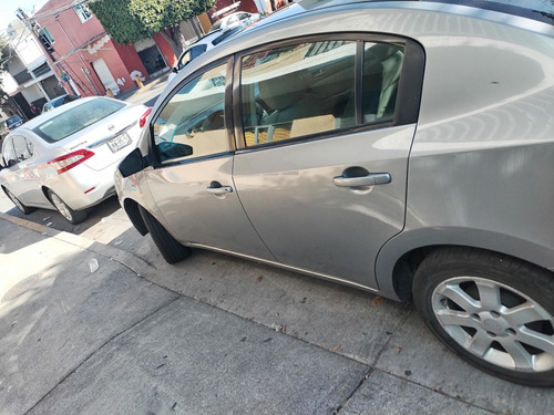 Nissan Sentra 2.0 Custom 6vel Mt