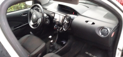 Toyota Etios 1.5 Cross 2015