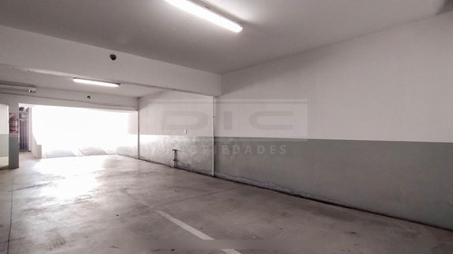 Excelente Cochera Cubierta En Planta Baja Sobre Av. Maipu - Venta - Olivos