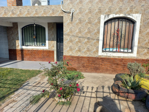 Se Vende Casa 2 Dor +  2 Dpto Barrio El Quebracho