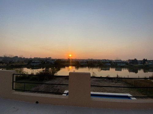 Imagen 4 de 16 de Casa En Venta A La Laguna Canton Norte A Estrenar