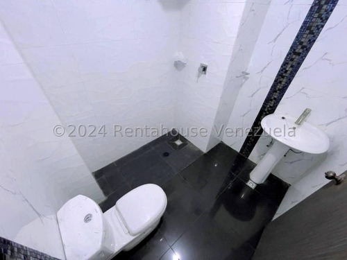 Apartamento En Alquiler En Zona Céntrica Cerca De La Clínica Lugo En Los Caobos 24-21286 Holder