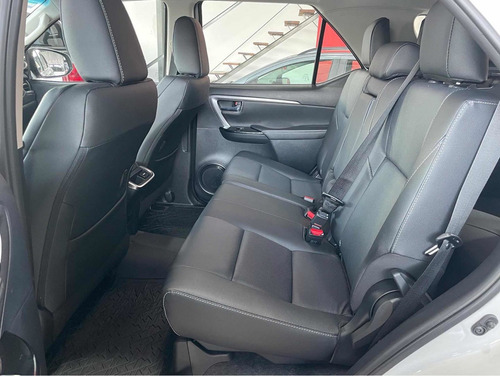 Imagen 9 de 10 de Toyota Sw4 2021 2.8 Srx 177cv 4x4 7as At