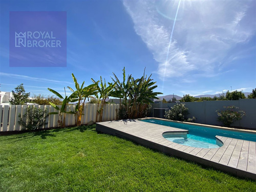 Casa En Venta De 4 Dorm. En Colina