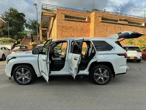 Toyota Sequoia 3.5 V6 Capstone
