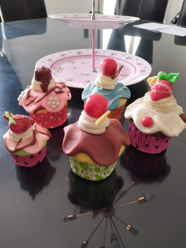 Combo Portacupcakes Cerámica Y 5 Cupcakes Porcelana 