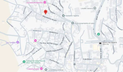 Propoedad De 2 Pisos Con Excelente Ubicacion Recien Remodelada
