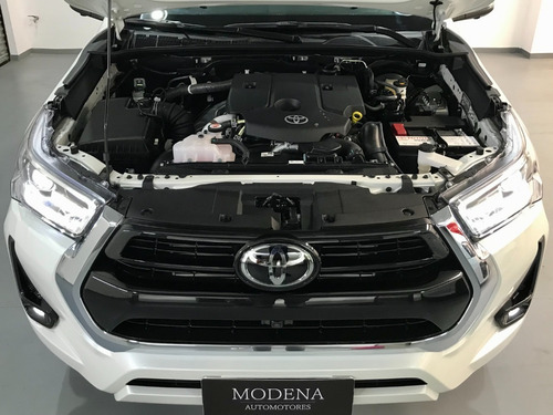 Imagen 9 de 22 de Toyota Hilux 2.8 Srx Srv Dx Sr 4x2 4x4 At Mt Amarok V6