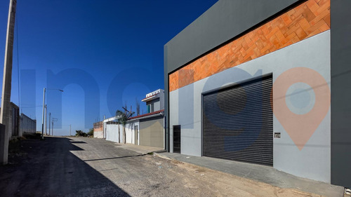 Bodega En Renta Cerca De Santa Rosa Jáuregui En Calle Abierta