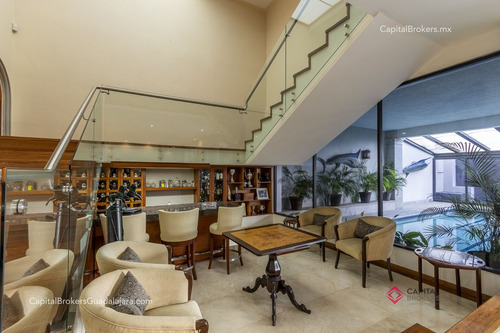 Residencia De Lujo En Venta En Colinas De San Javier, Con Alberca