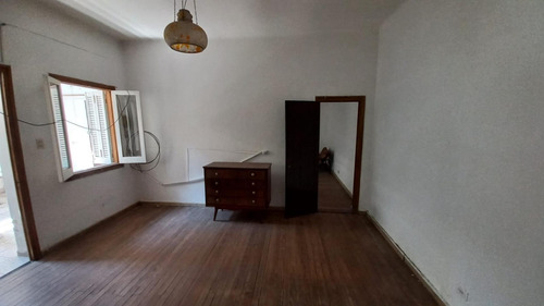 Imagen 1 de 12 de Pasillo 1 Dormitorio Con Patio A Reciclar