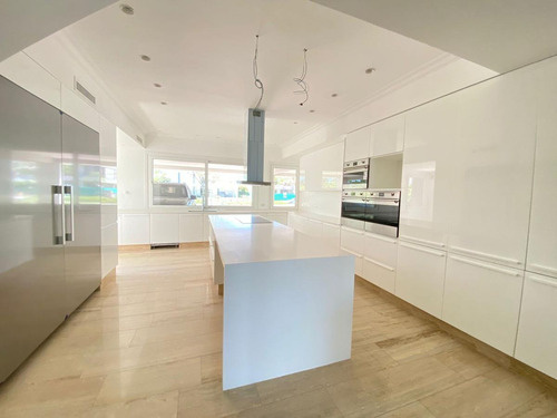 Imagen 15 de 30 de Venta | Casa De Tres Plantas | 6 Dormitorios En Suite | Lote Al Agua | El Golf