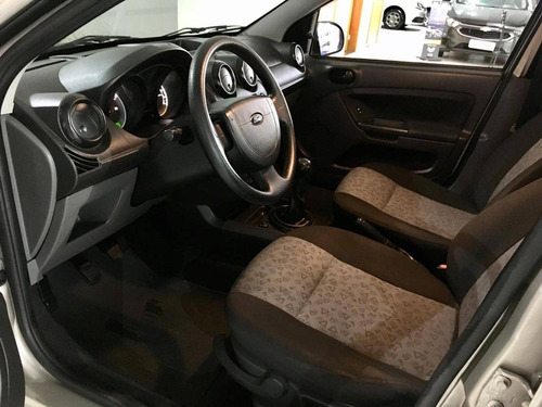 Ford Fiesta 1.6 Mpi Sedan 8v Flex 4p Manual
