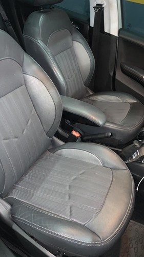 Peugeot 208 Feline 1.6 Sedan 5 Puertas