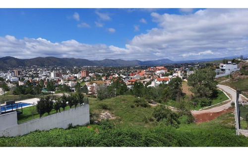 Imagen 9 de 30 de Chalet De Categoría Con Vistas Panorámicas - Viila Carlos Paz