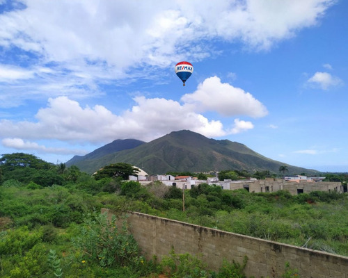 Re/max 2mil Vende, Terreno Con Bienhechuría, Guatamare, Arismendi, Isla De Margarita.