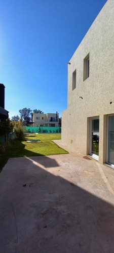 Imagen 2 de 19 de Venta De Casas En Vila Marina