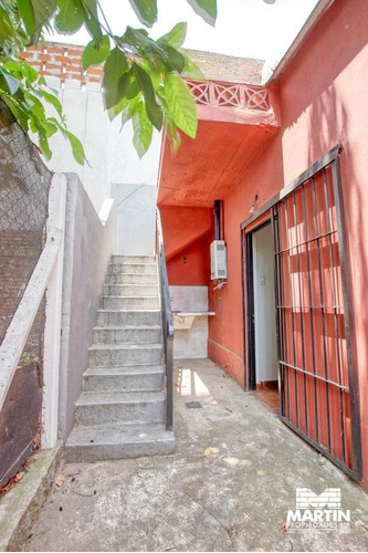 Imagen 16 de 30 de Depósito Y Casa De 3 Ambientes Con Patio Terraza Y Cochera Varios Autos