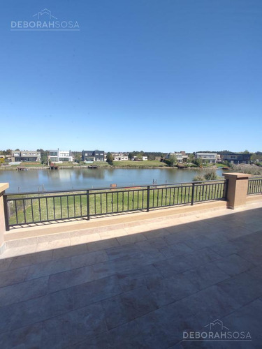 Casa En Venta Con Renta A La Laguna - El Canton