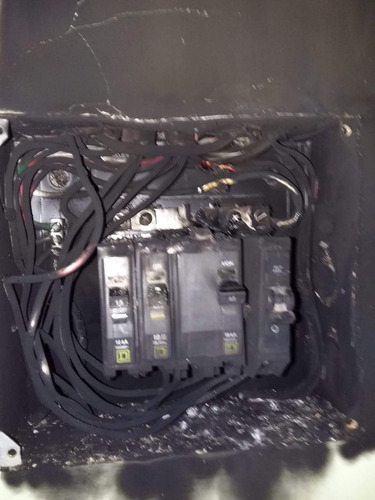 Imagen 3 de 3 de Electricista. Que No Le Pase Esto En Verano.