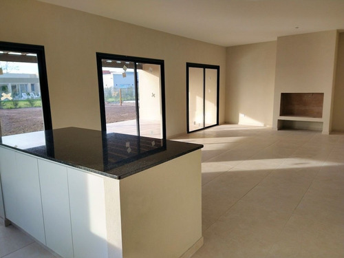 Imagen 1 de 10 de Casa Con Pileta En Venta Ubicado En Puertos, Escobar