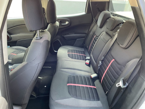 Imagem 10 de 18 de Fiat Toro 1.8 16v Evo Freedom