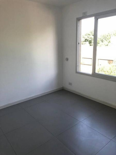 Imagen 5 de 16 de Departamento 2 Ambientes En Venta - Con Balcon - Castelar Centro - Proximo Estacion - Permuta