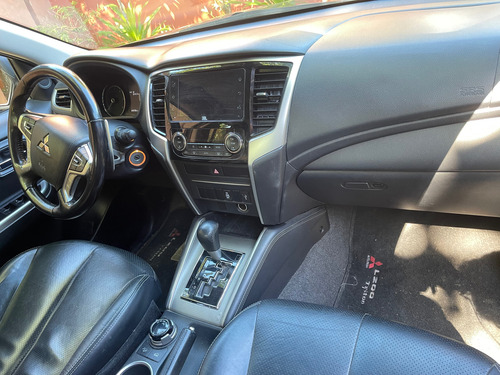 Mitsubishi L200 2.4 Triton Sport Hpe Cab. Dupla 4x4 Aut. 4p 6 marchas