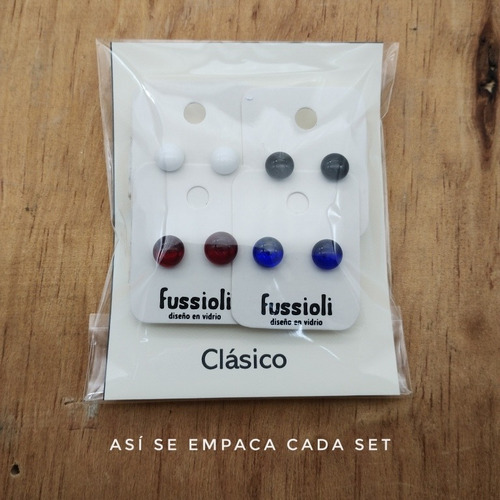 Imagen 4 de 4 de Set De Aretes Broquel Sencillo 4 Pares De Vidrio Y Acero