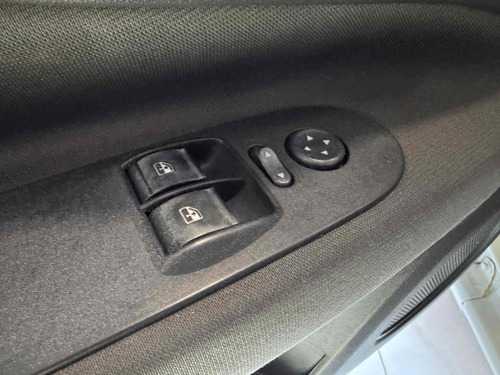 Fiat Punto 1.4 ATTRACTIVE 8V FLEX 4P MANUAL