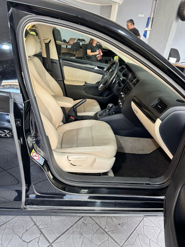 Volkswagen Jetta 2.0 Comfortline Flex 4p Automática