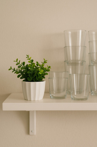 Kit 4 Mini Vasinhos Branco Decorativos Com Plantinhas Eucalipto Artificial