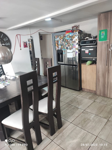 Casa Un Piso, En Buena Ubicación, Cercano A Colegios Y Mall