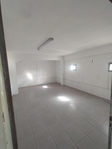 Alquilo En Trujui Local O Galpon De 220m2 Cubiertos Sobre Lote De 10x15 Mas Entrepiso De 70m2 F: 10253