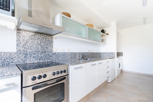 Apartamento Esquinero En Alquiler Temporario De Tres Suites Con Parrillero Propio-ref:29236