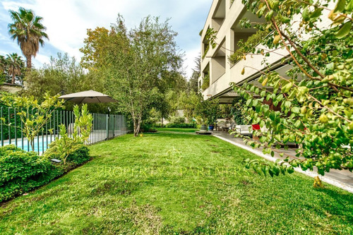 Elegante Y Exclusivo Departamento Con Jardín Priva...